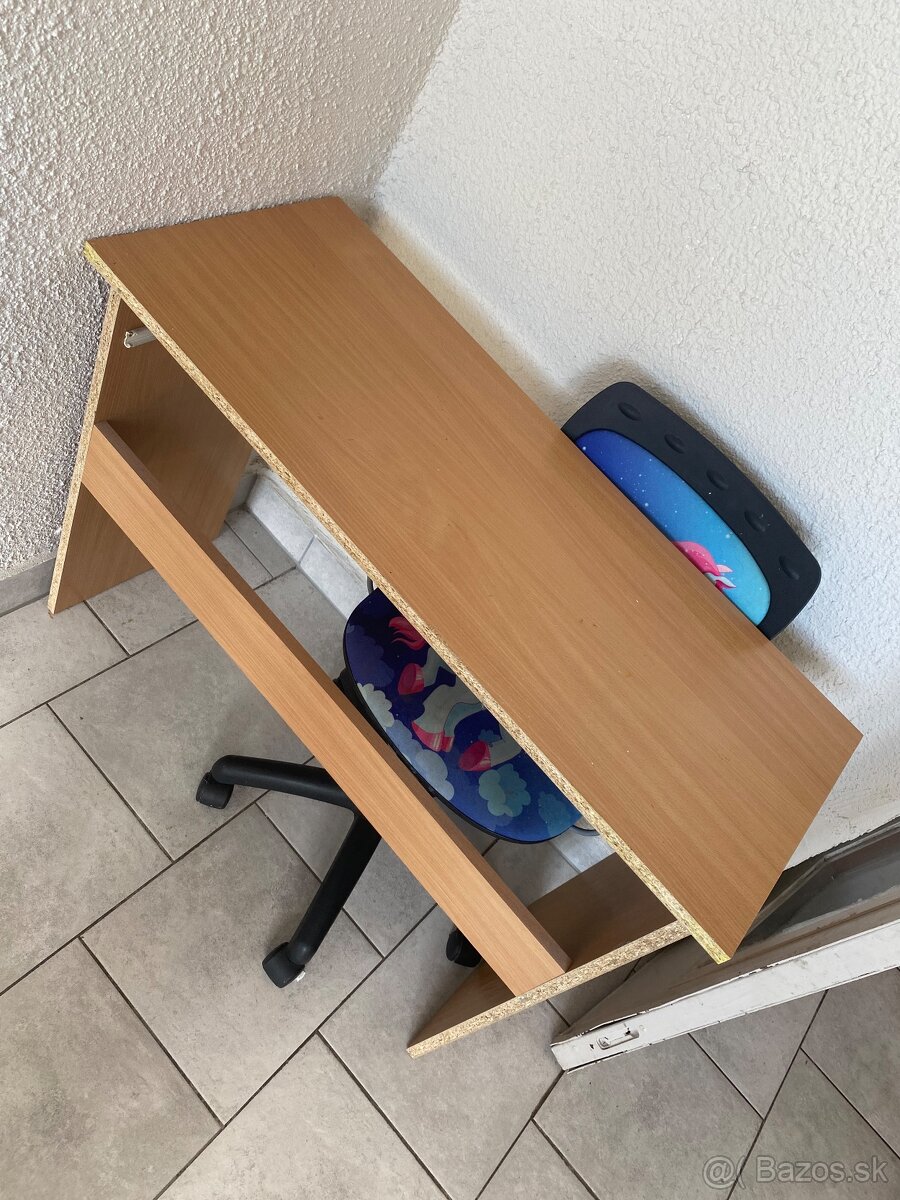 Predam detsky písací stôl