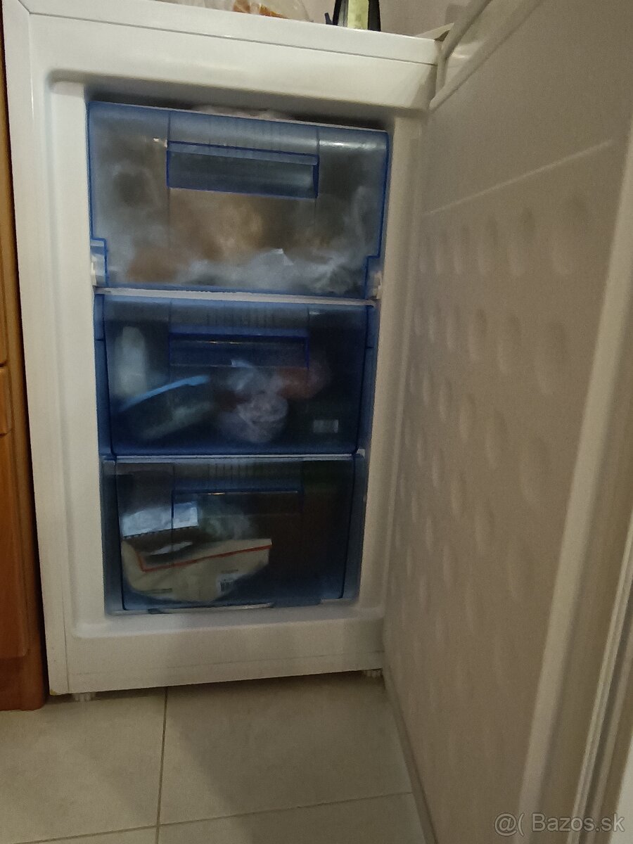 Mraznička s 3 šuflíkami