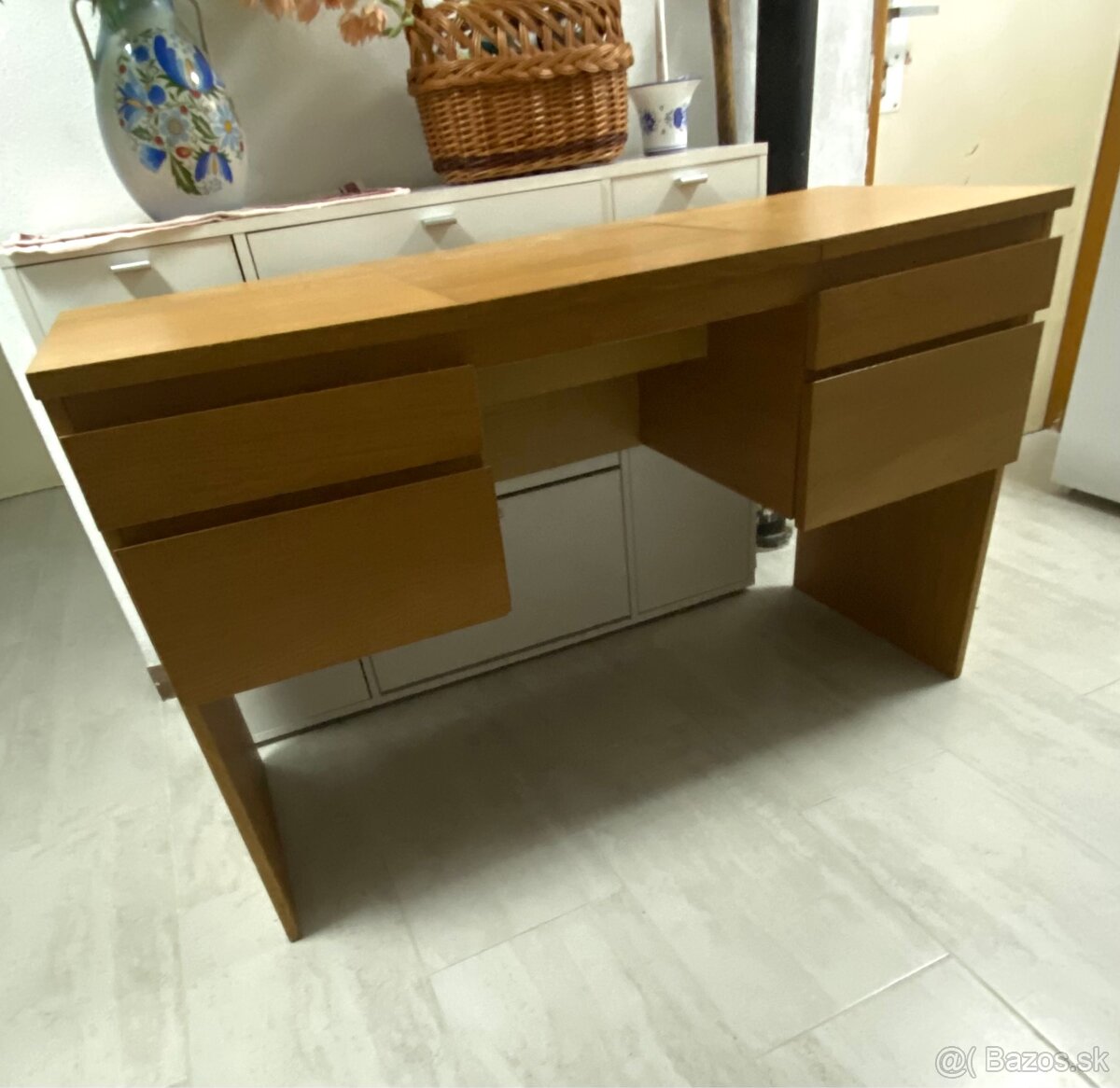 REZERVOVANE//Písací / kozmetický stôl IKEA