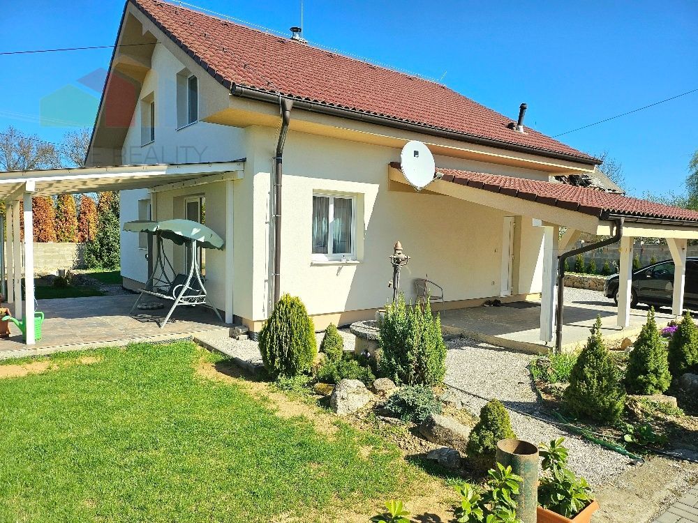 RODINNÝ DOM - PODLUŽANY - 4 IZBOVÝ -148 M2 NA POZEMKU 1049 M
