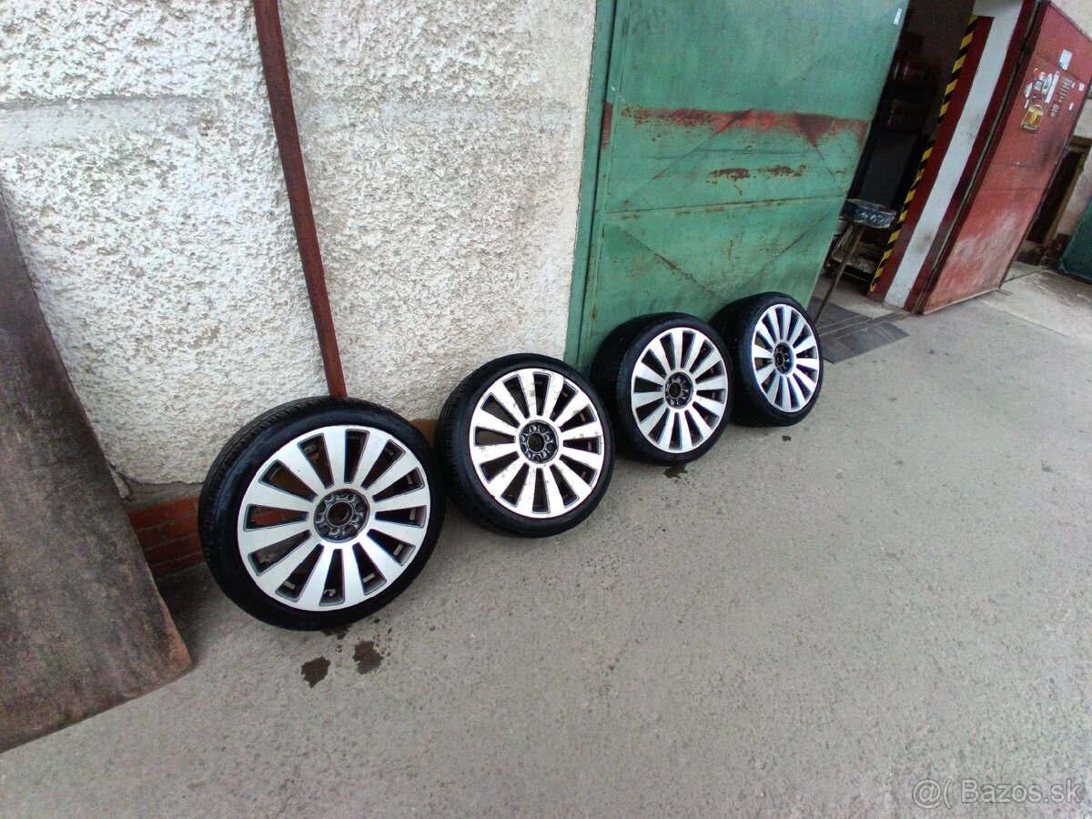 225/40 R18 XL