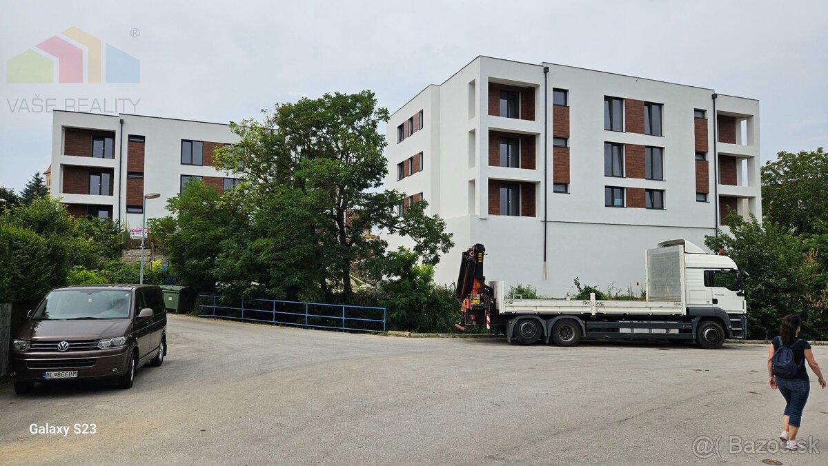 PREDAJ 3 IZB BYT 69,29 m² + balkón 4,89 m² , novostavba hol