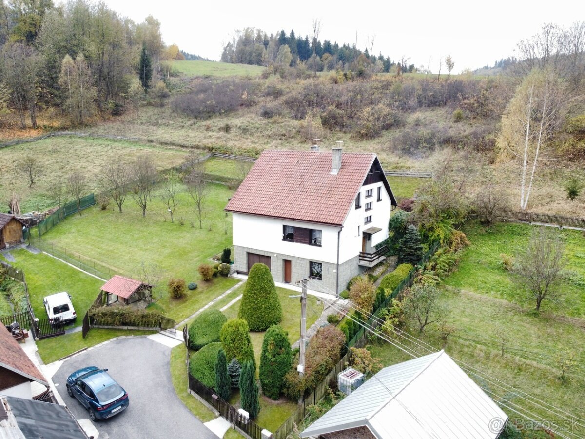 Rodinný dom s veľkou záhradou / 2024 m2 / - Skalité