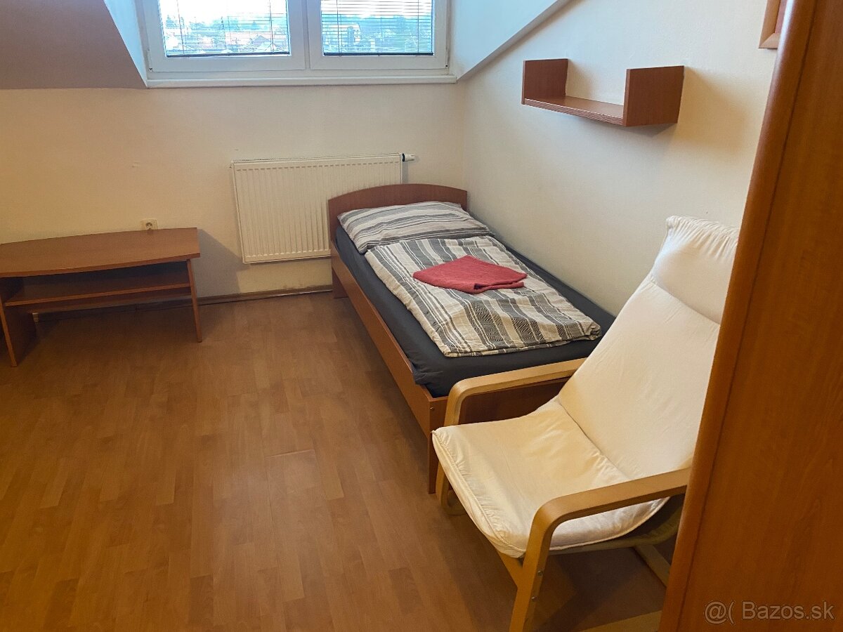 Izba so sociálnym zariadením v Stupave