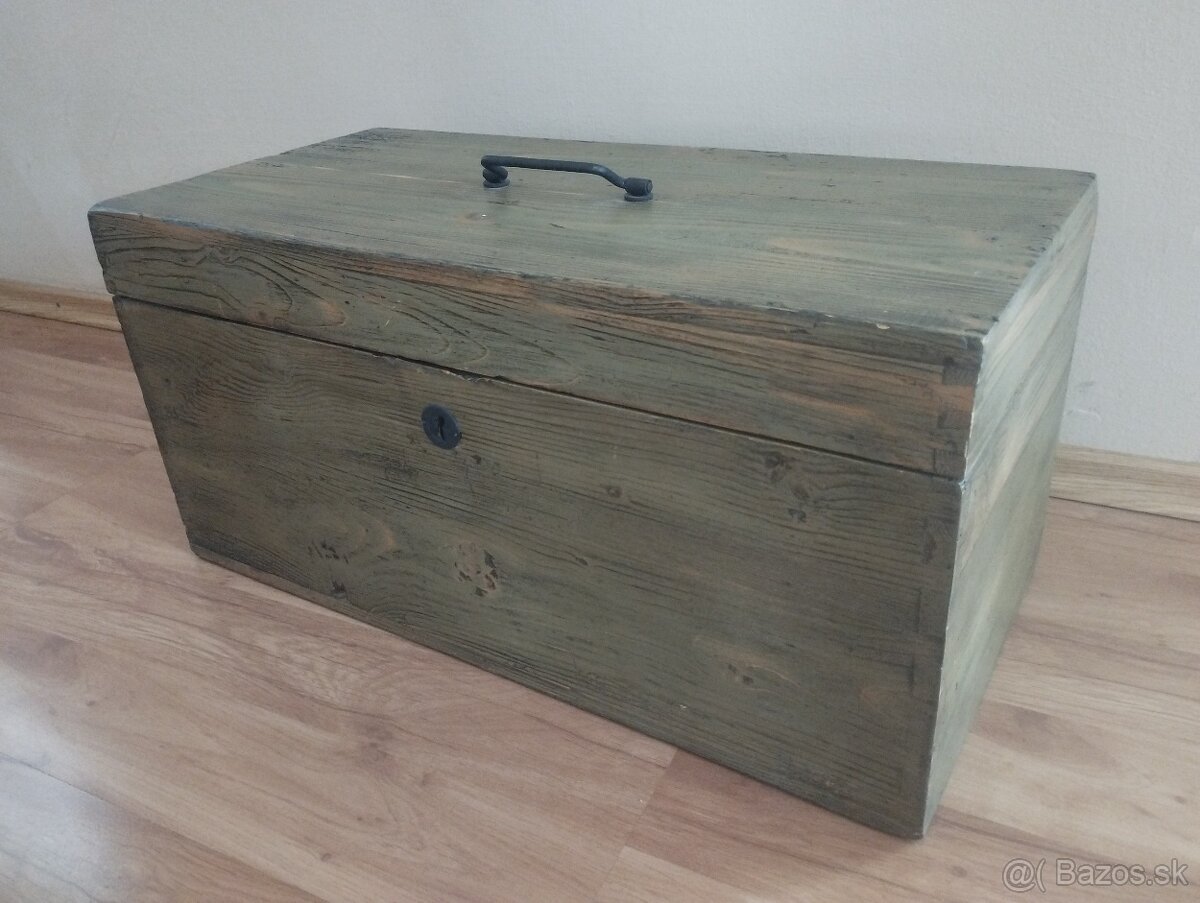 Drevený vojenský kufor