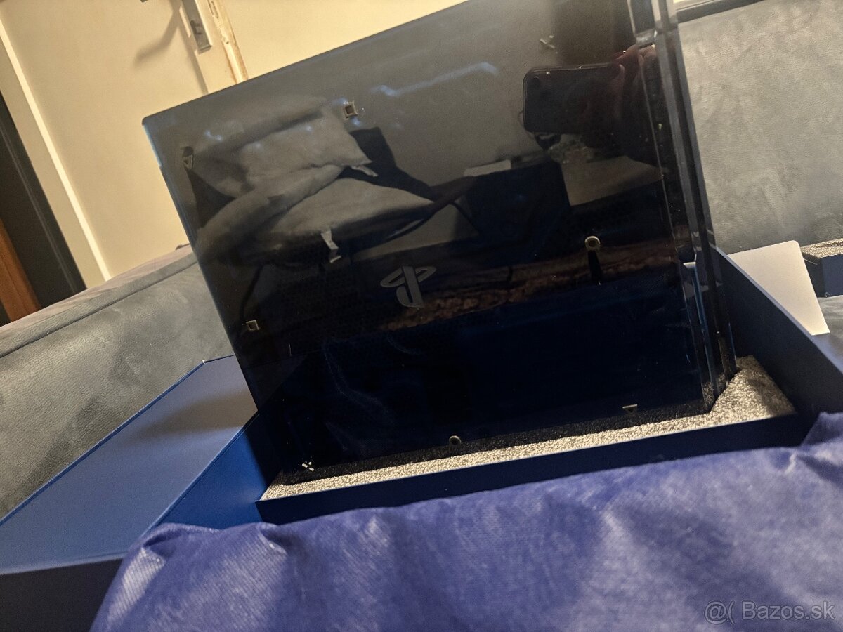 PS4 Pro – 500 Million Limited Edition (bez ovládača)