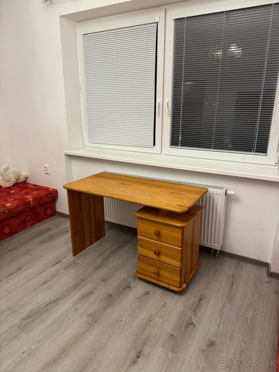 Písací stolik masív