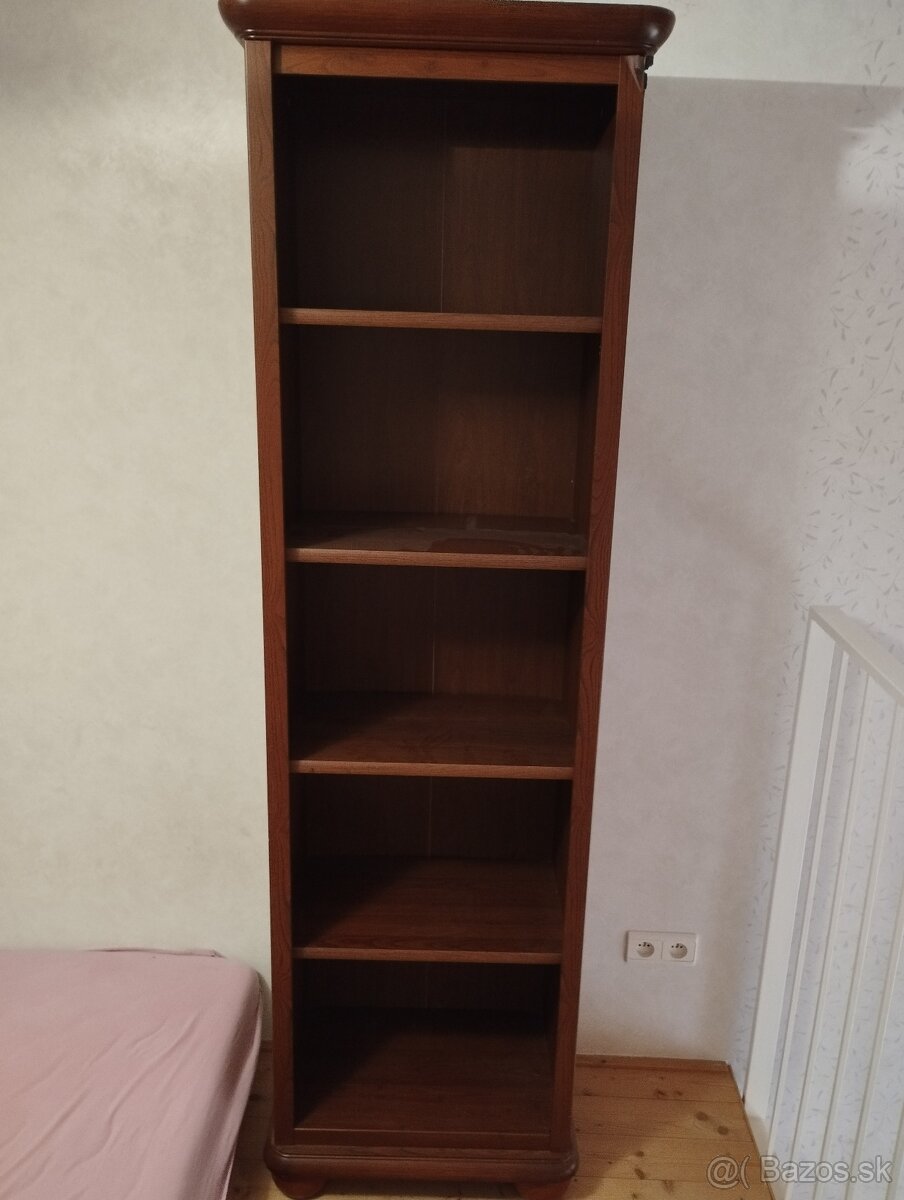 Stará knižnica / regál