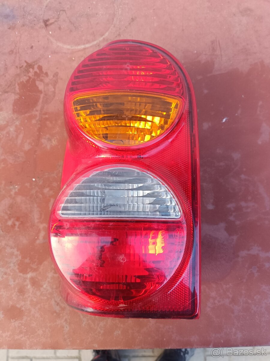 Svetlo Jeep Cherokee Kj