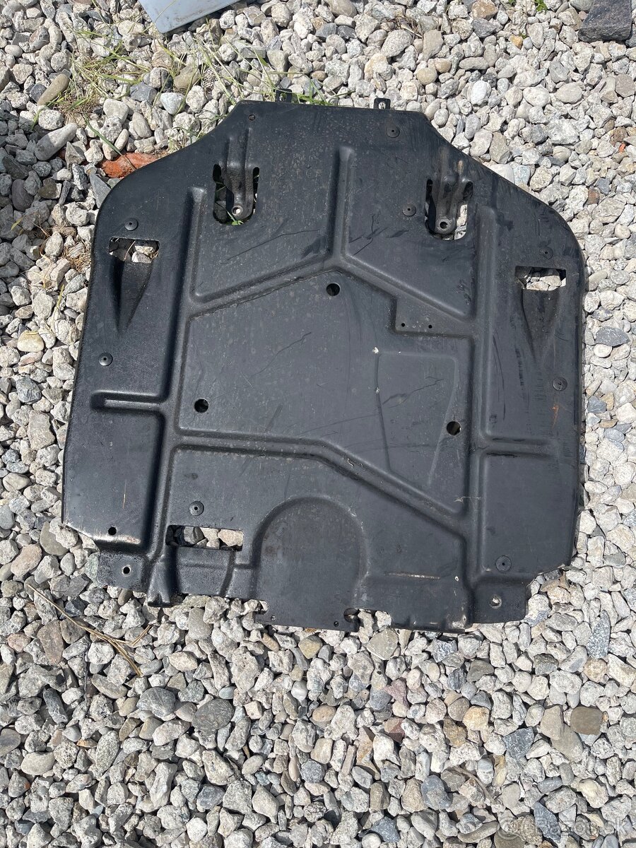 Mercedes ml w164 gl r clsss w251 plech pod motor