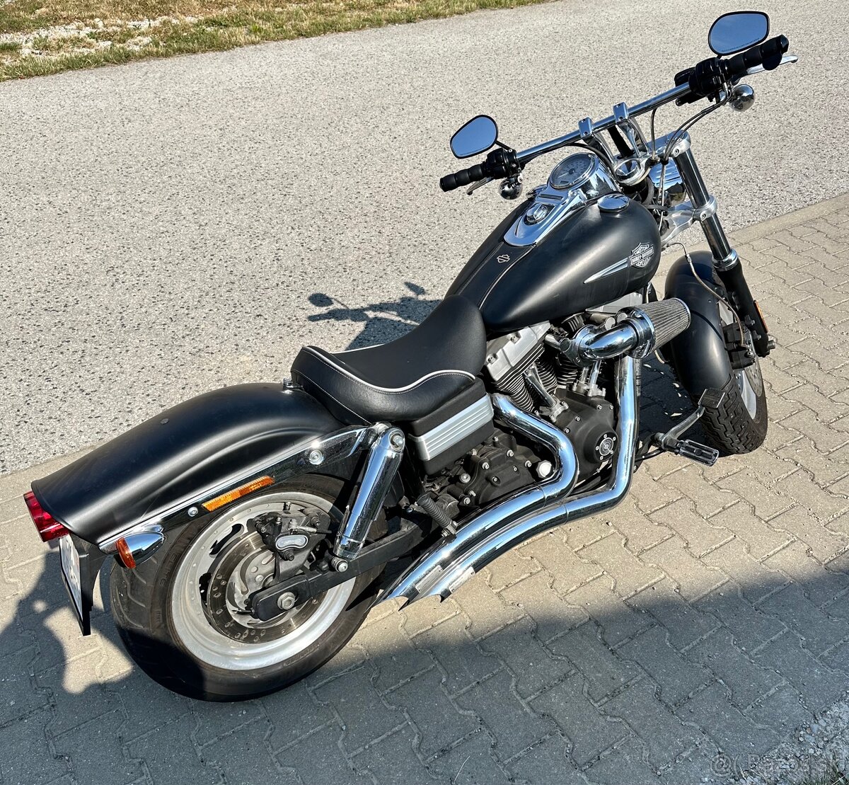 motorka Harley-Davidson Dyna Fat Bob (FXDF) .