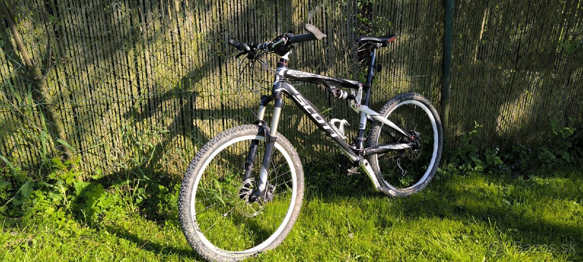 Horsky bicykel Scott spark 40