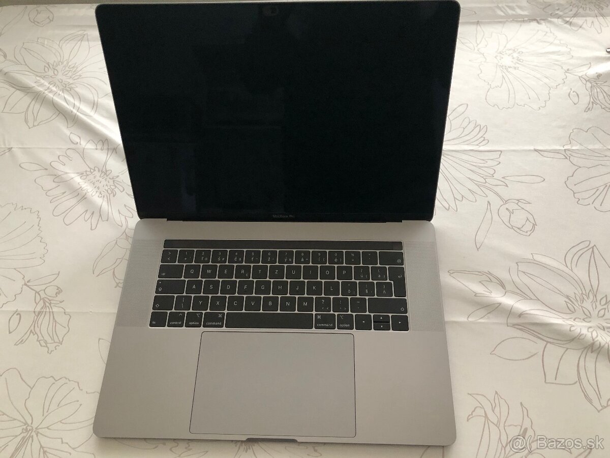 Predám MacBook Pro 15", 2019, i9, 16GB RAM, 500GB SSD