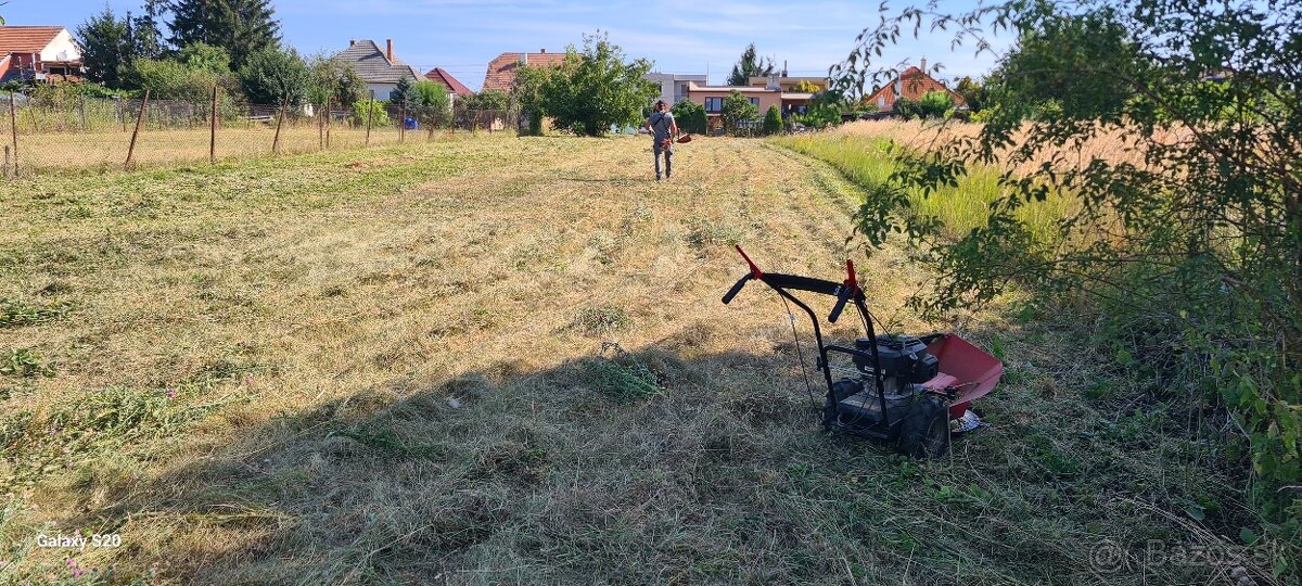 Kosenie pozemkov, areálov, záhrad od náletových burín Trnav