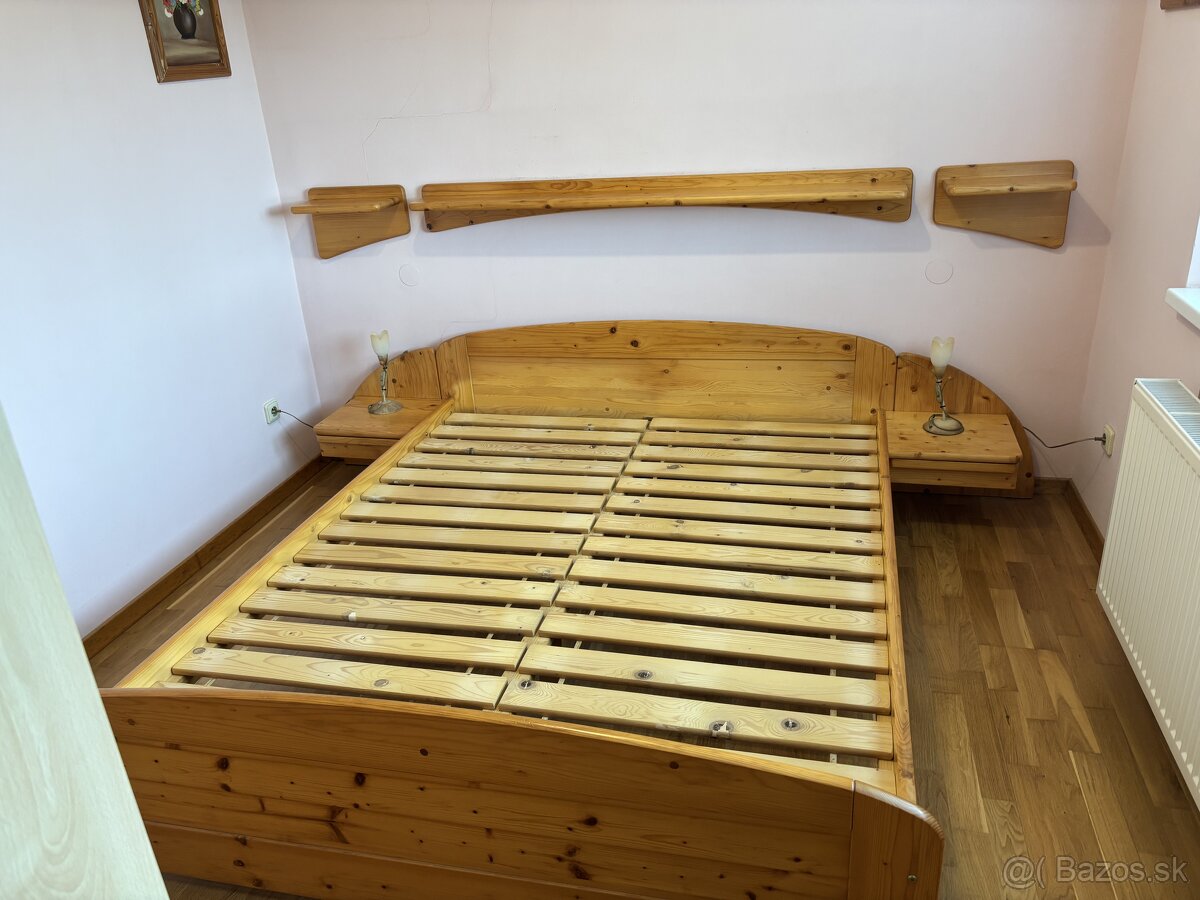 Manželská postel z masívu - smrek