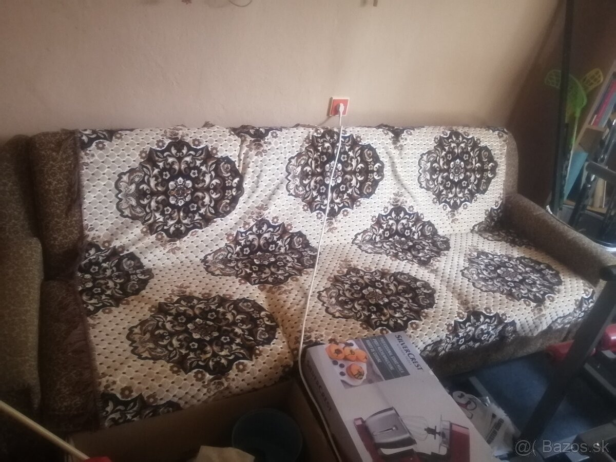 Predám rozkladací gauč s 2 kreslami