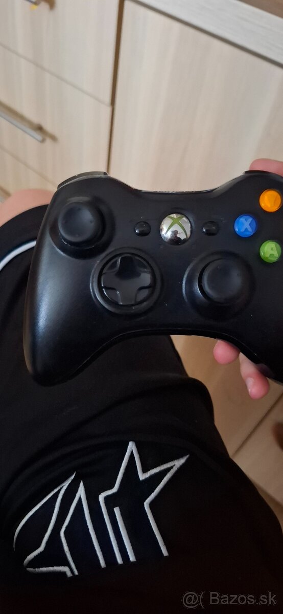 Predám prípadne vymením Xbox 360 Arcade.