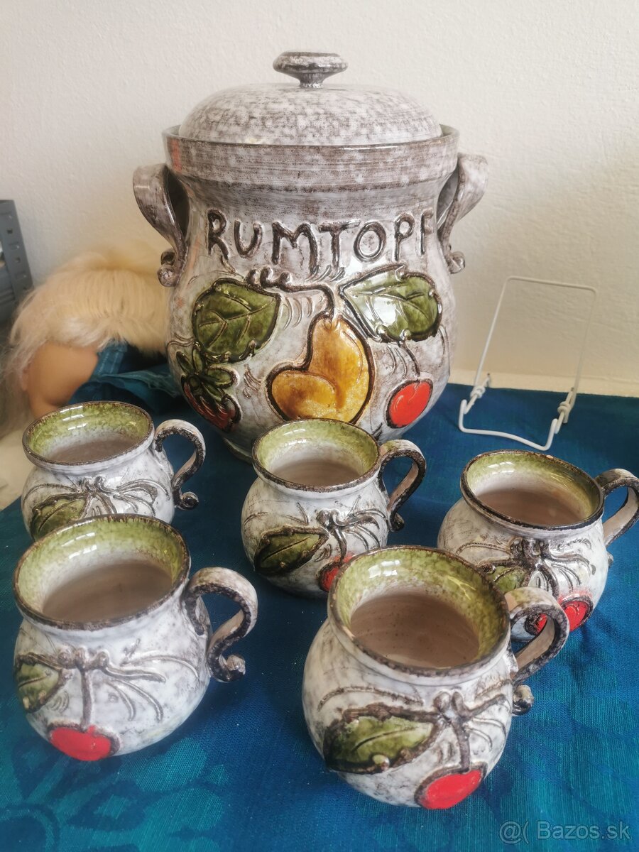 Keramická nádoba, rumtopf, hrnčeky