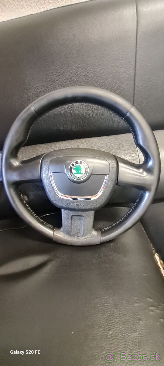Predam volant škoda octavia 2