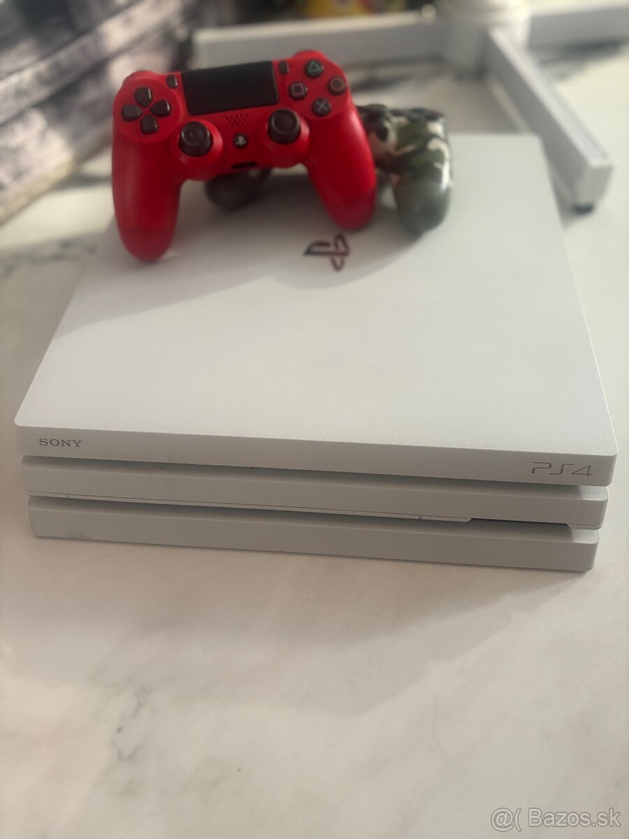 Playstation 4 Pro 1 TB White plus hry a ovládače