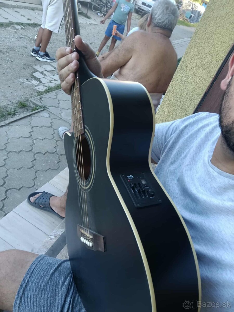 Elektro akustická gitara