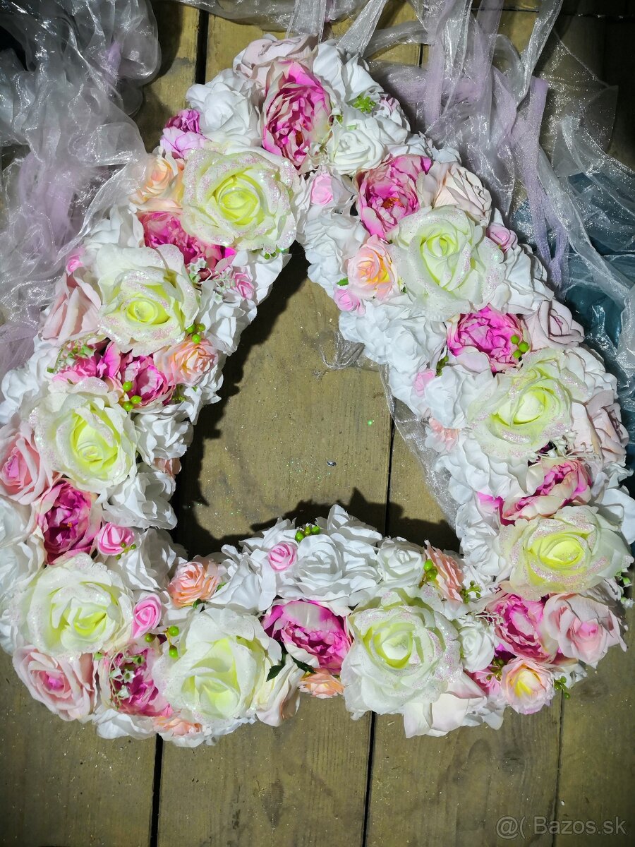 Srdce na auto svadobná dekorácia