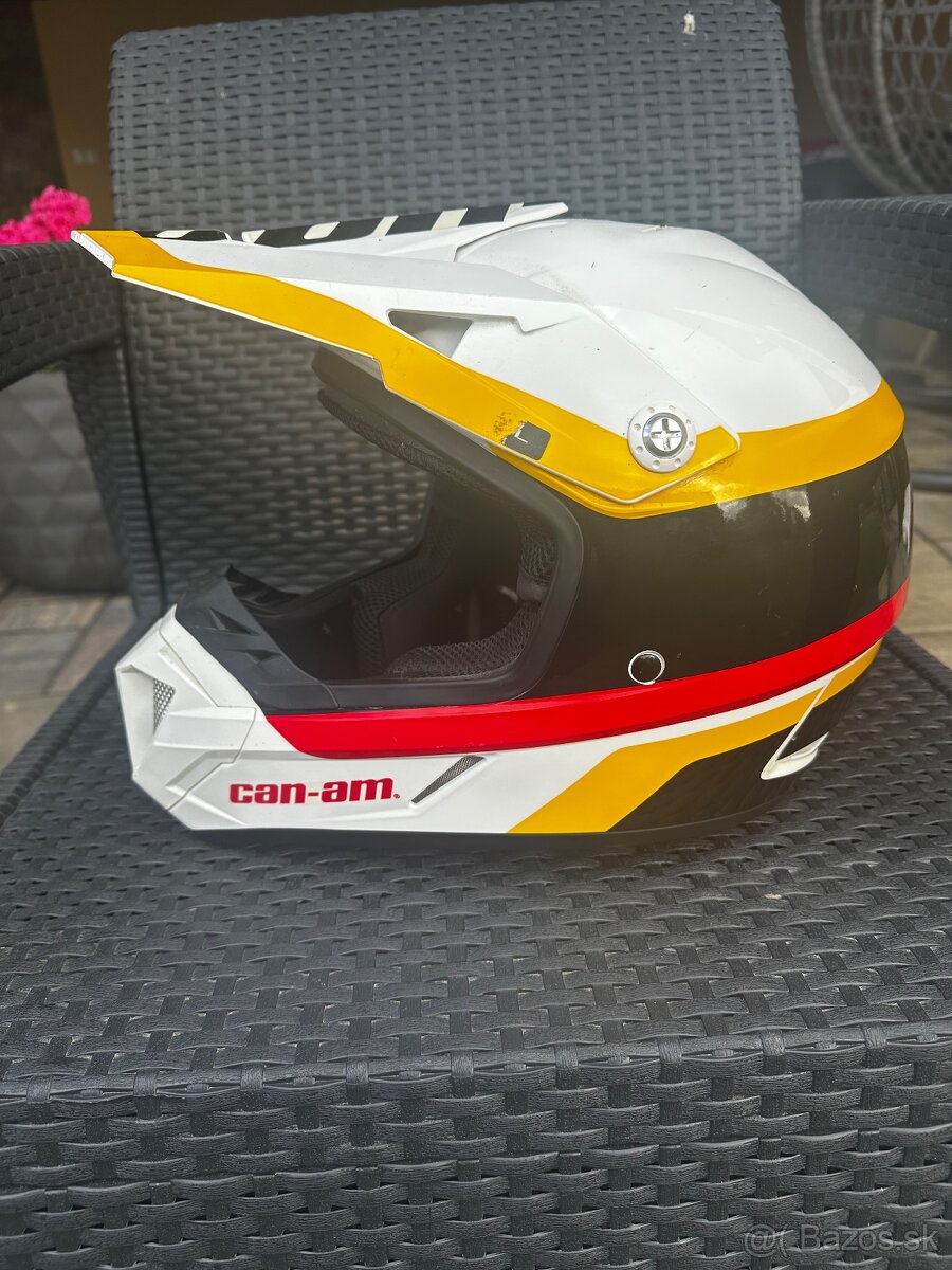 Prilba Can Am. BRP