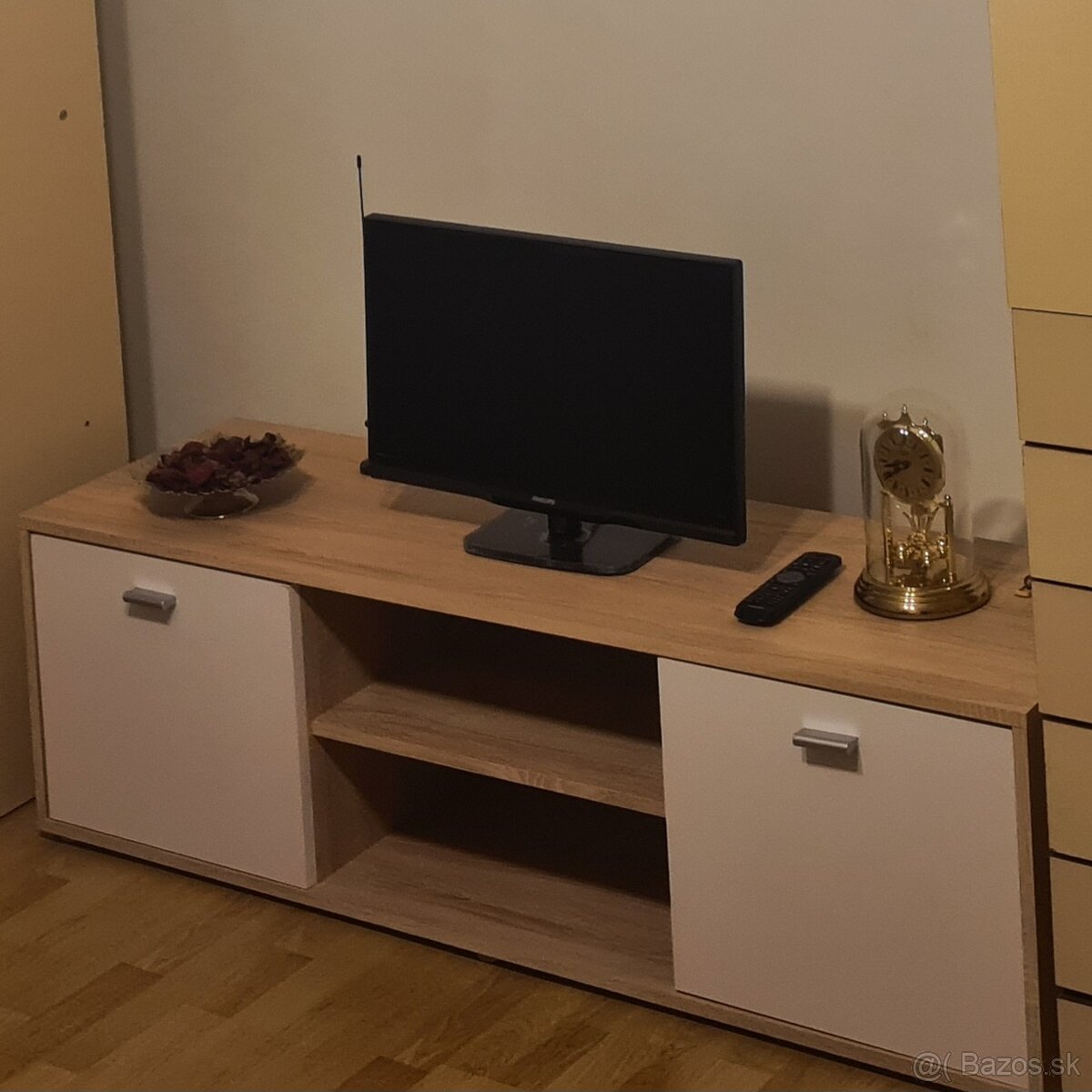 Nízka komoda pod TV