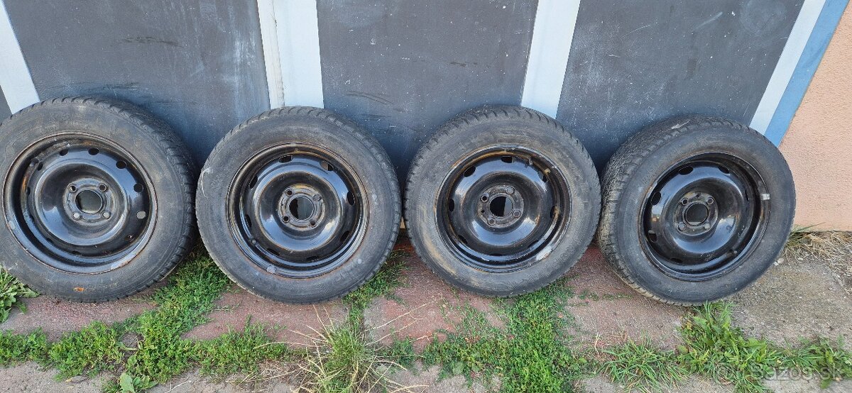 Predam dve sady oceľových diskov s pneumatikami ZIMNE