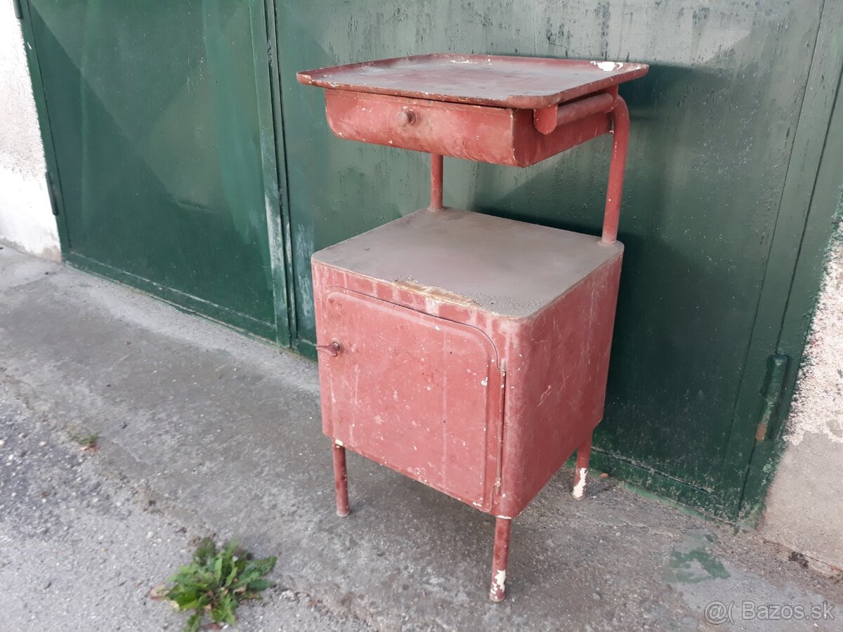 Stolík-industriál-brusel...