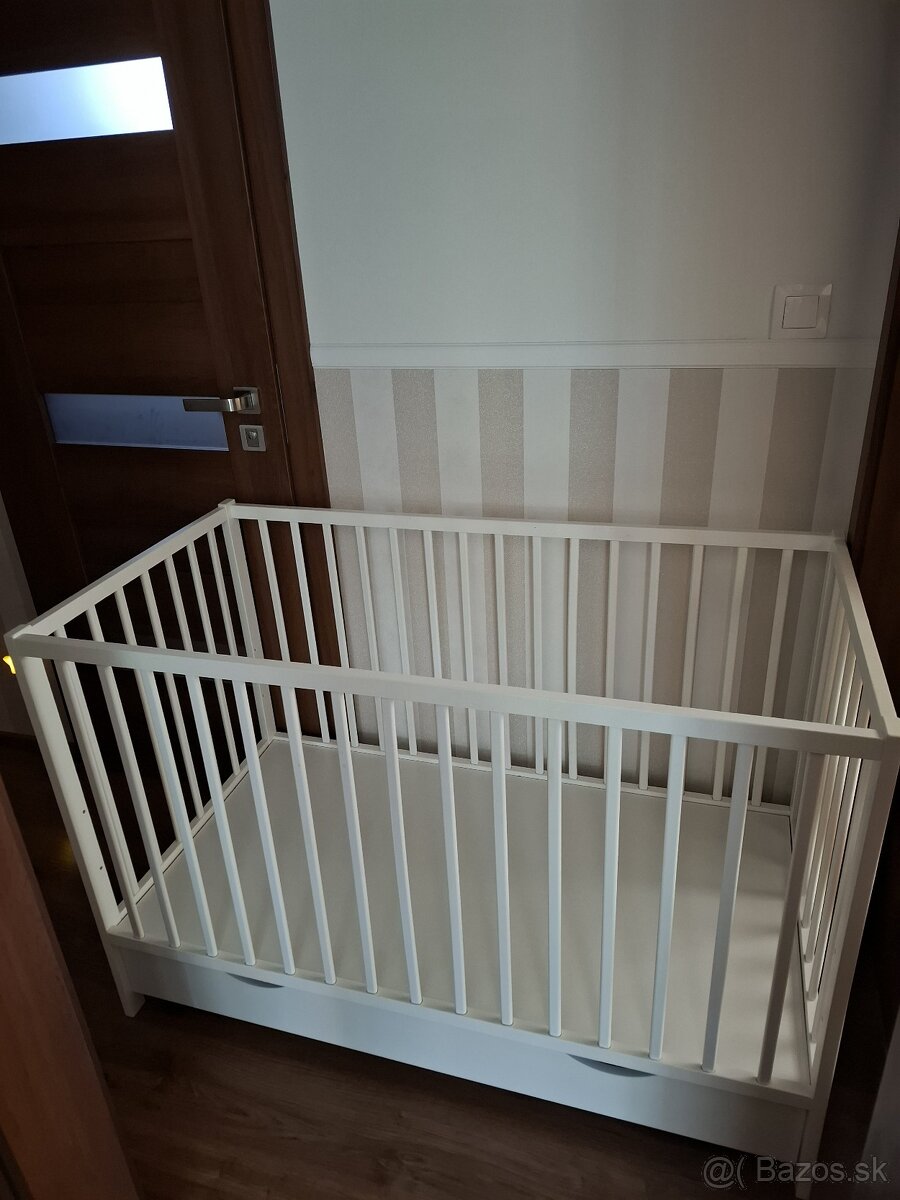 Postieľka s úložným priestorom