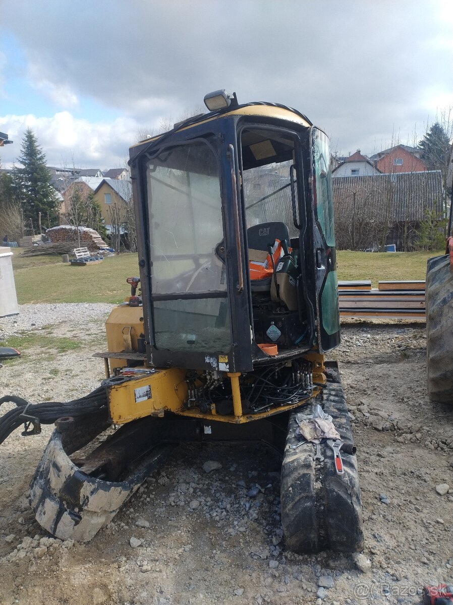 Rozpredám Caterpillar 305