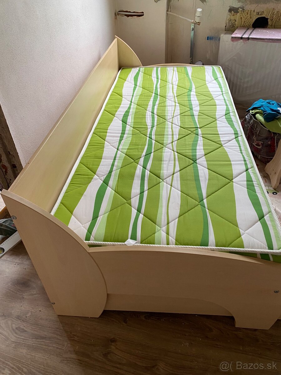 Postel nova s matracom