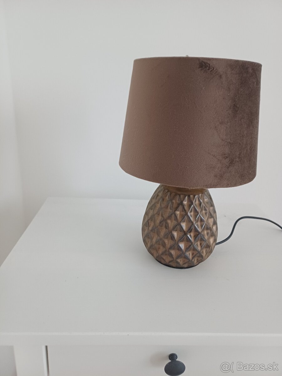 2 krasne lampy