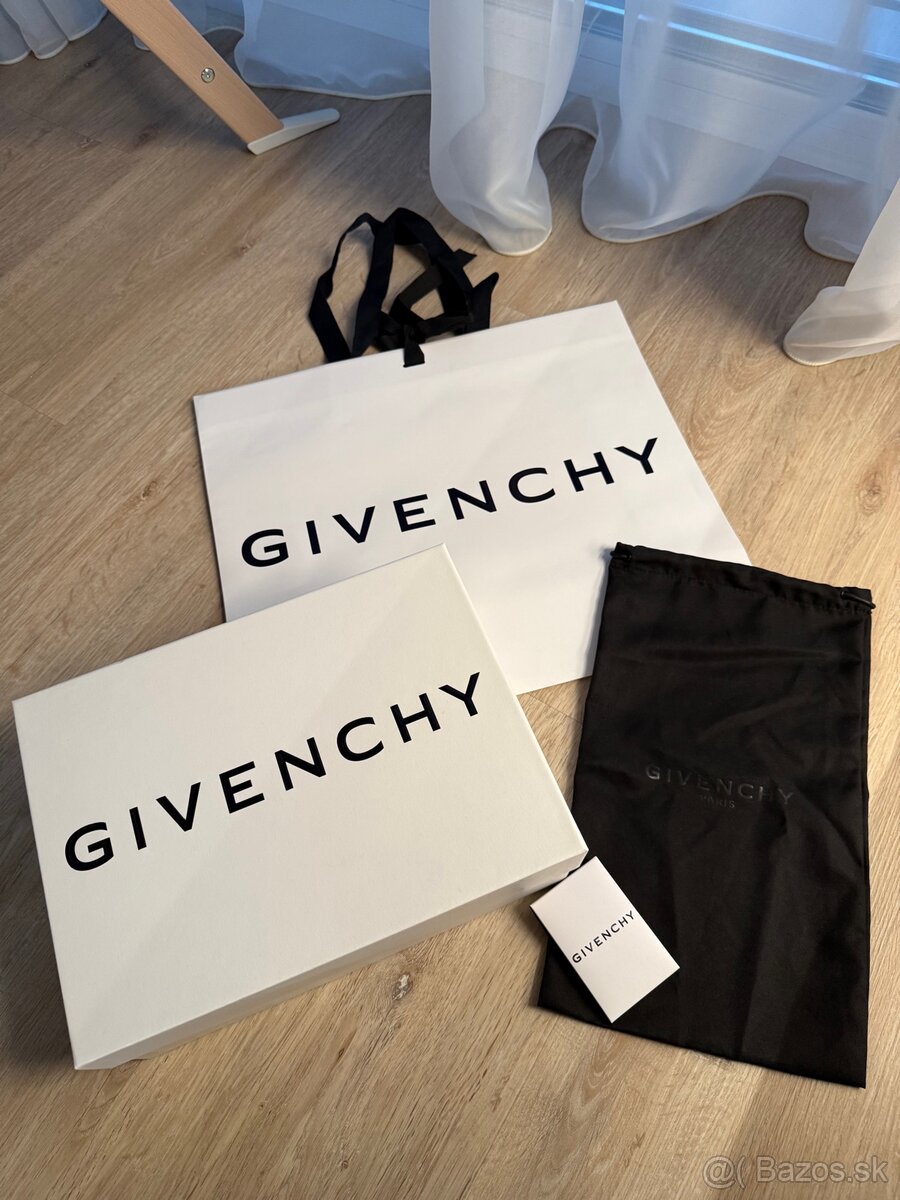 Givenchy tašky a krabice