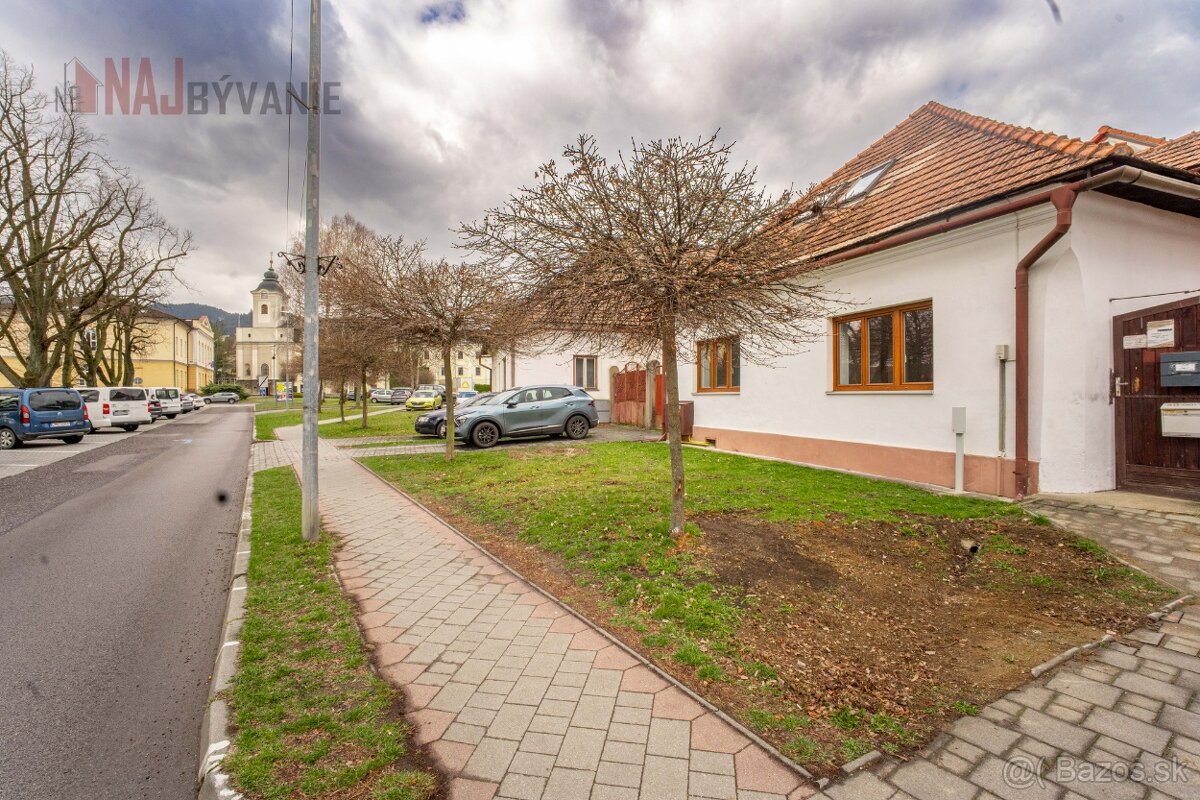 NÁMESTIE ANDREJA HLINKU - 120m2 dvojdom s 3 bytovými jednotk