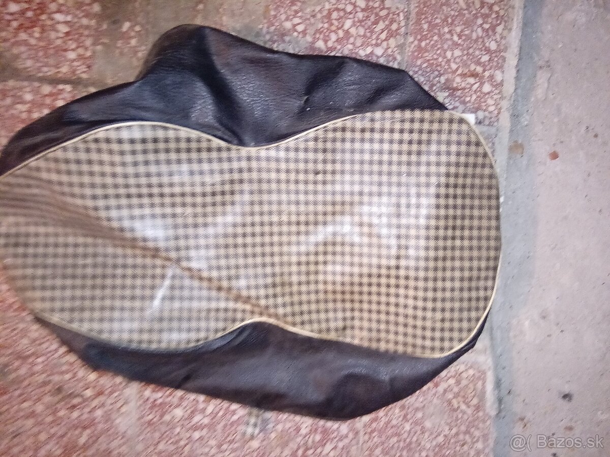 Potah na sedadlo gytaru.