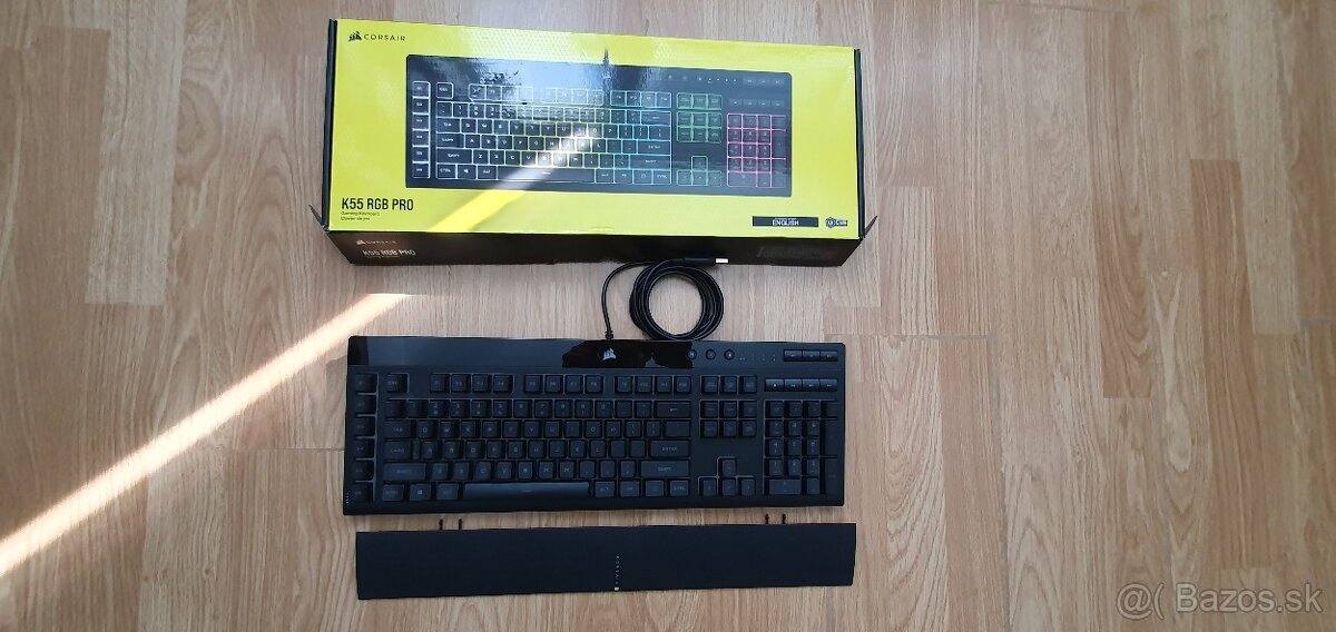 Predám hernú klávesnicu Corsair K55 PRO RGB - US