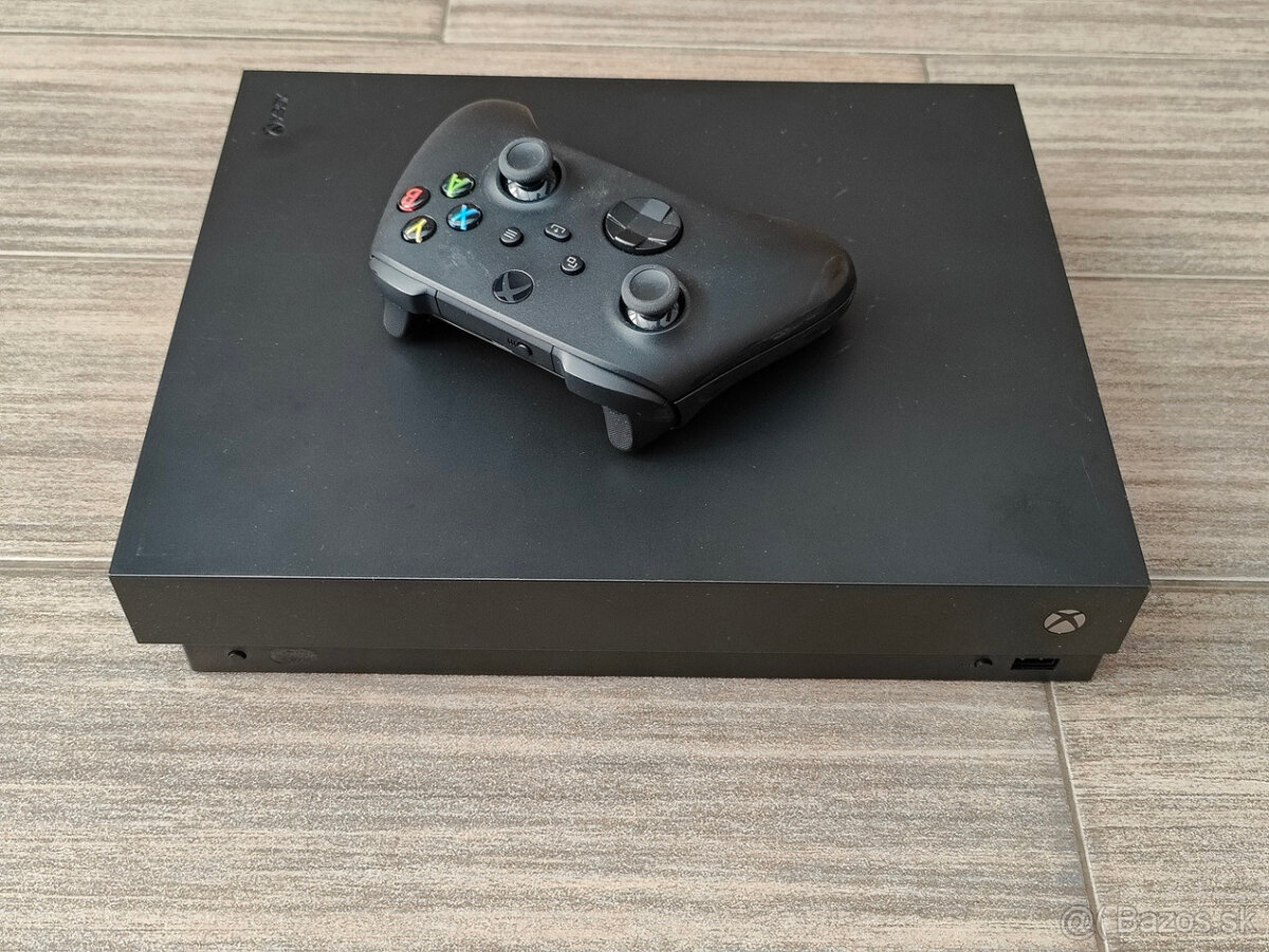 XBOX ONE X 1TB +hry