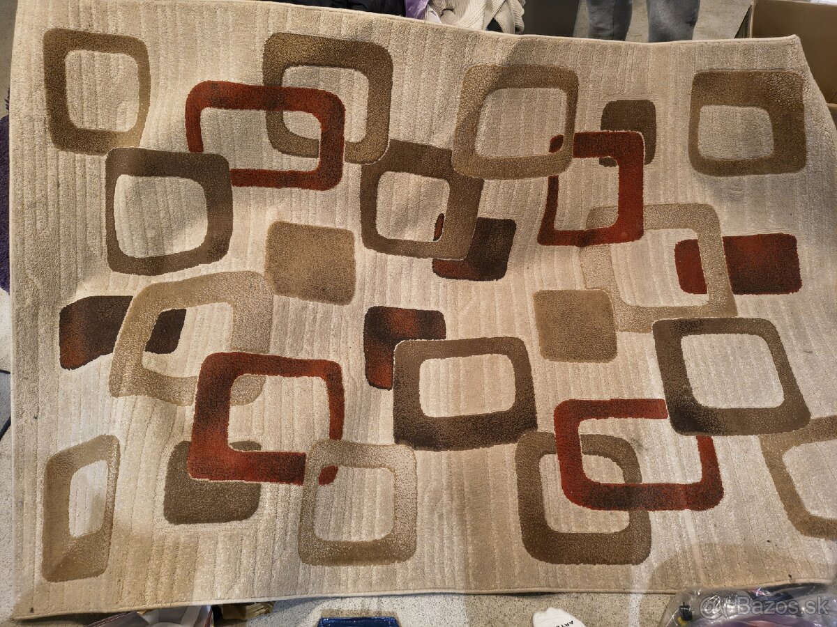 Predam farebny koberec