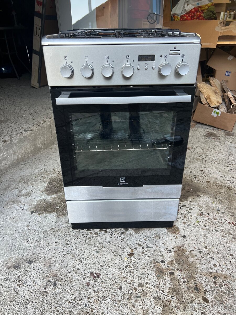 Electrolux EKK54950OX PlusSteam, sporák kombinovaný