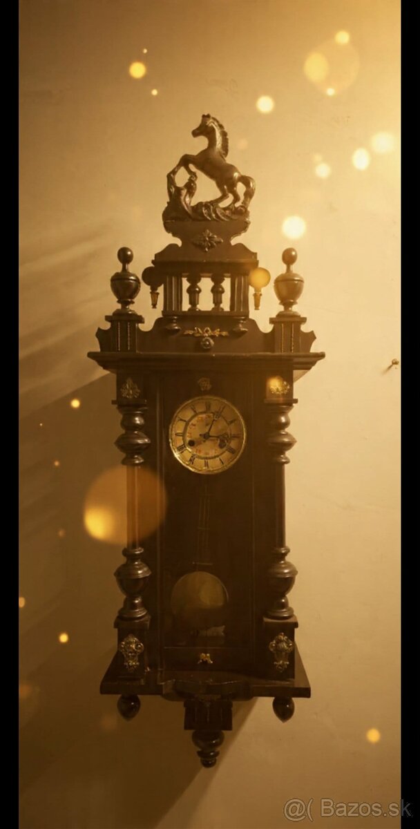 Starožitné nástenné drevene hodiny