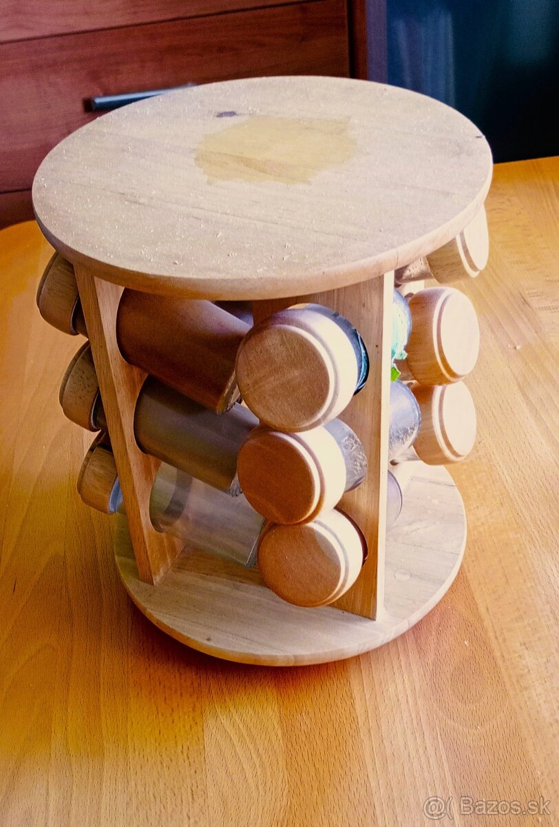 Súprava koreničiek v drevenom stojane