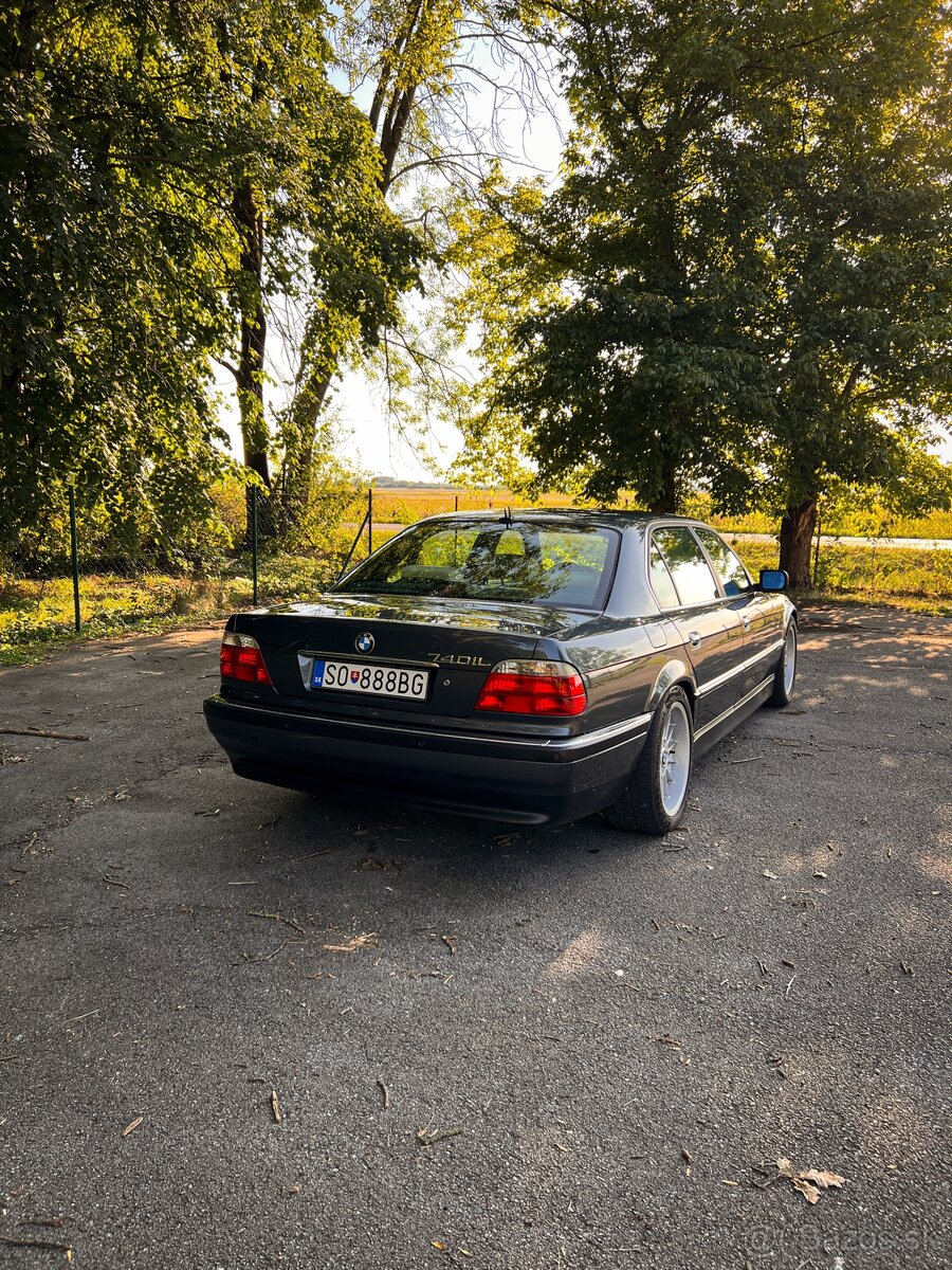 BMW 740iL E38