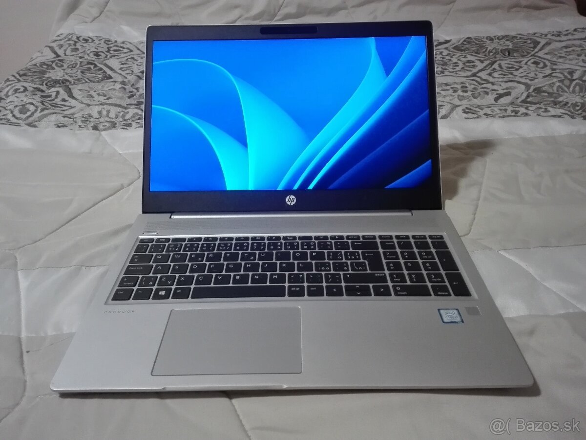 HP. i7-8.gen. 4-jadro.8 GB DDR4. 15,6" FHD. SSD 256GB+500GB