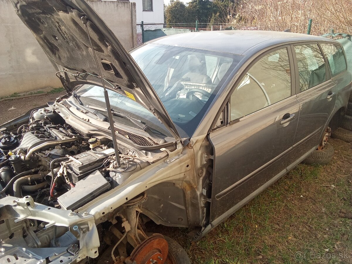 Predám náhradné diely Volvo v 50