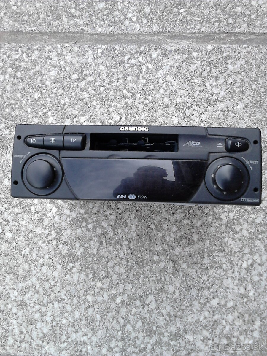 Autorádio Grundig