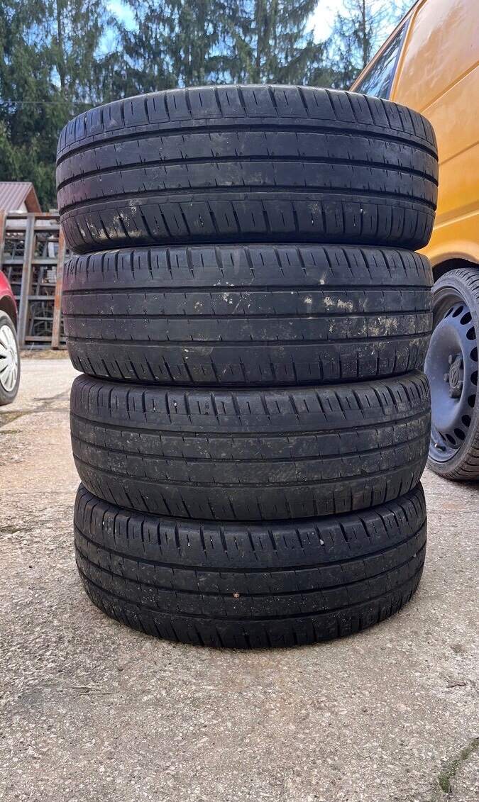 Pneu 215/70 r15 c