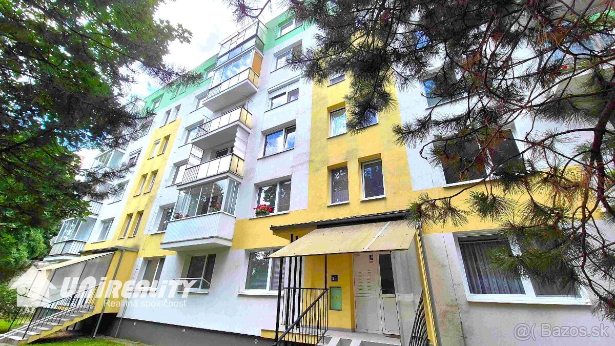BÁNOVCE n.B. – 2 a pol izb.byt / sídl. STRED /ul. Strážovská