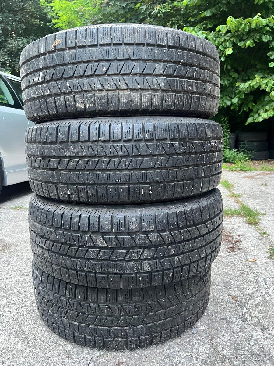 Scorpion Pirelli 235/60/R17